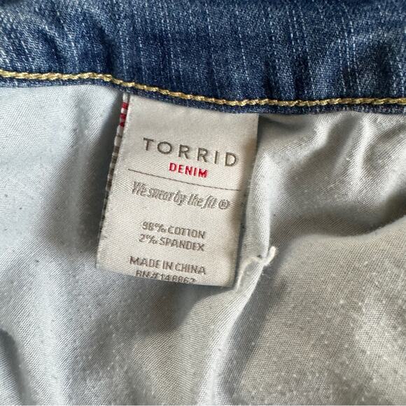 Torrid Shorts Women's 22 Denim Light Wash Long Bermuda Jean - Picture 10 of 10
